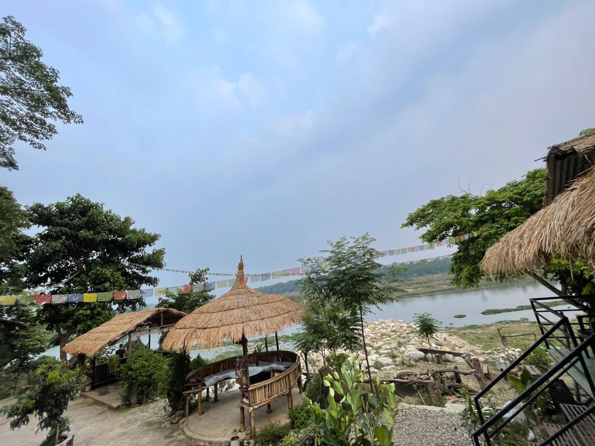 Bamby Chilling House - Feel The Nature Sauraha Exterior foto